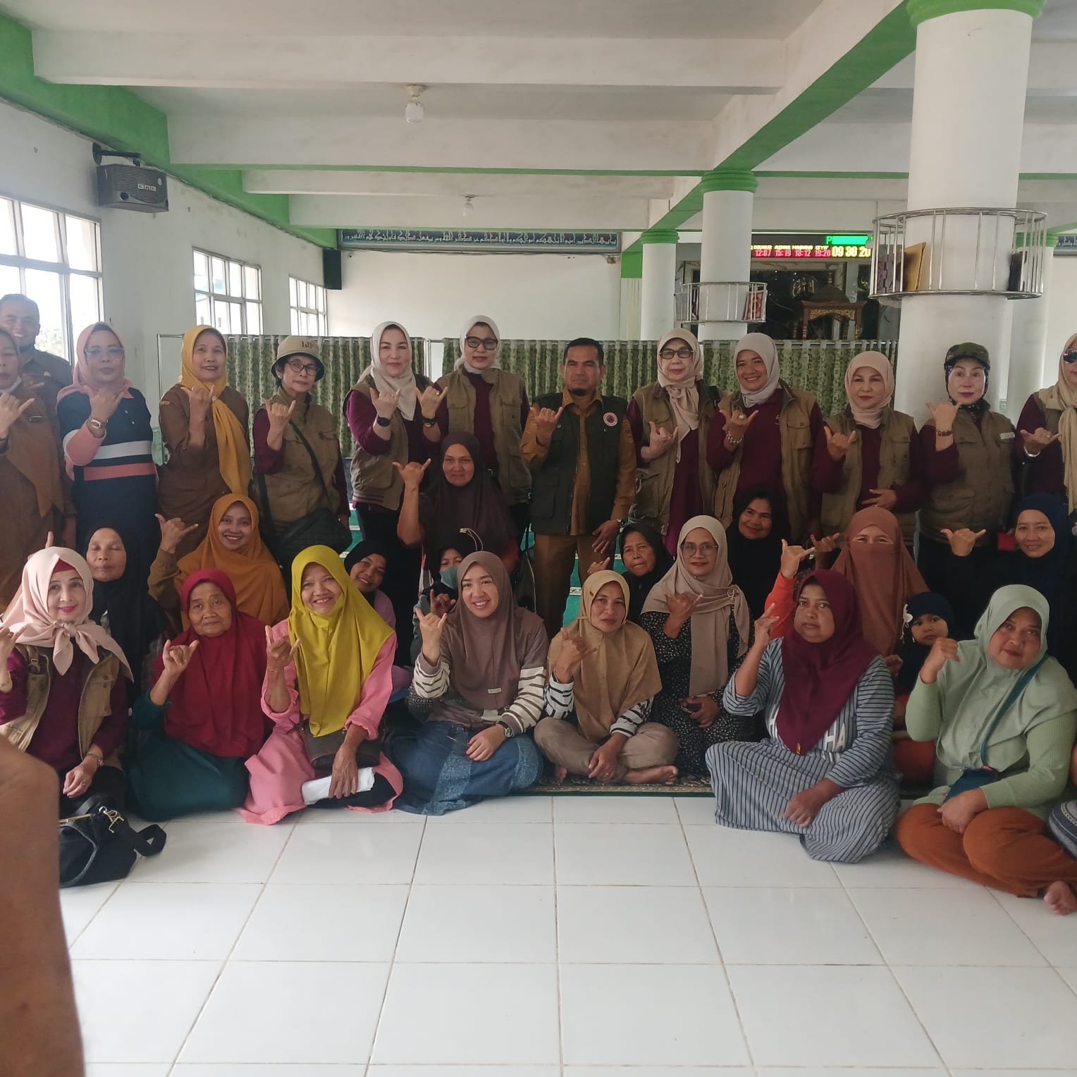 Suasana penyerahan bantuan dari Indo Jalito Peduli 